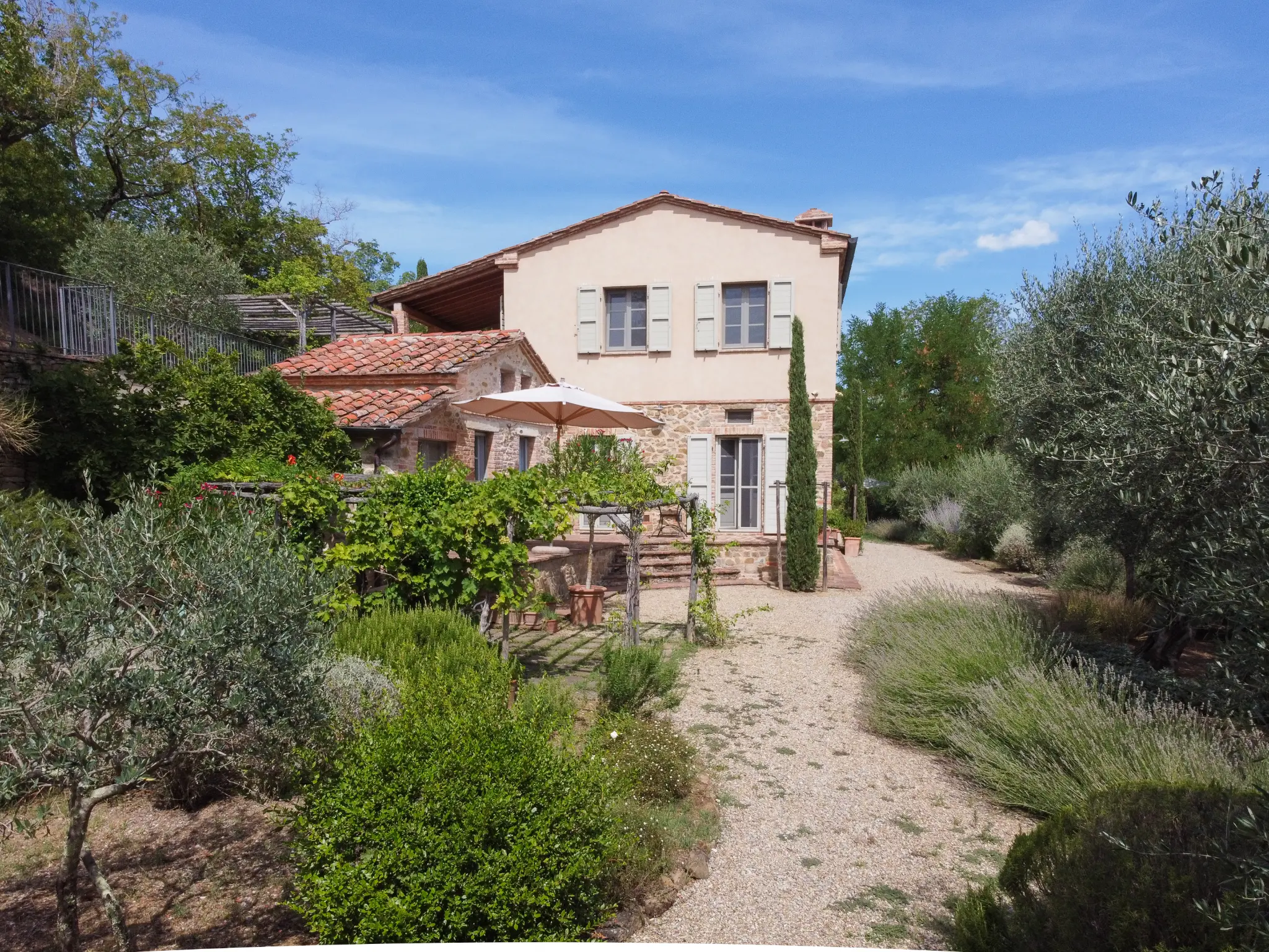 Villa toscana veduta aerea